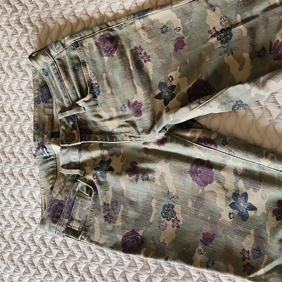 Seven7 - Picture 2 of 5